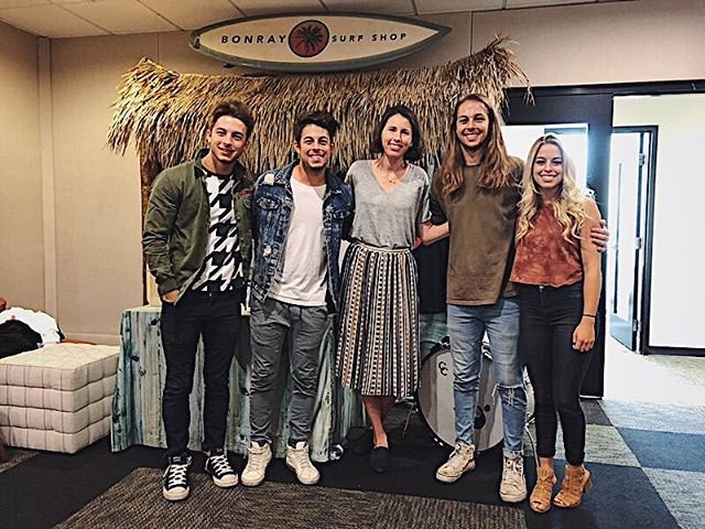 @AppleMusic
————————————-
Thank you so much for hanging with us yesterday Jay! We really appreciate the opportunity to share some of our music with you, and cant wait to check out the new Apple office in Nashville once it’s ready!